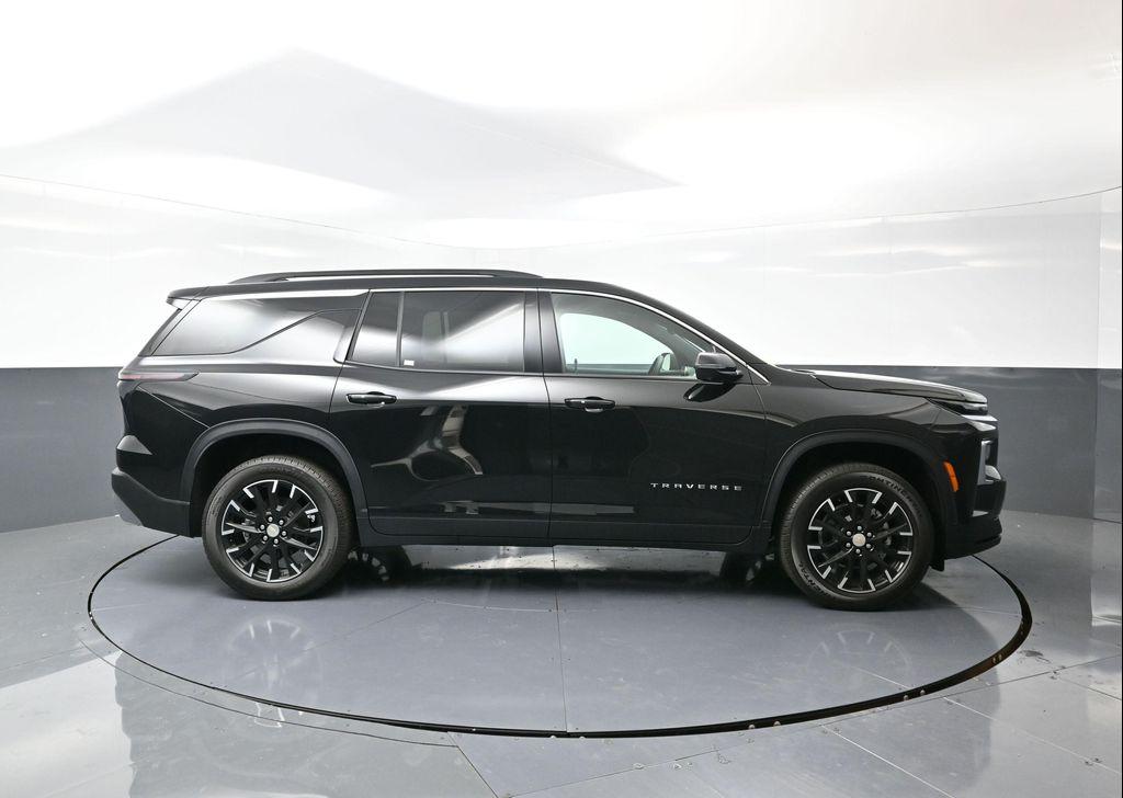 new 2026 Chevrolet Traverse car, priced at $47,715