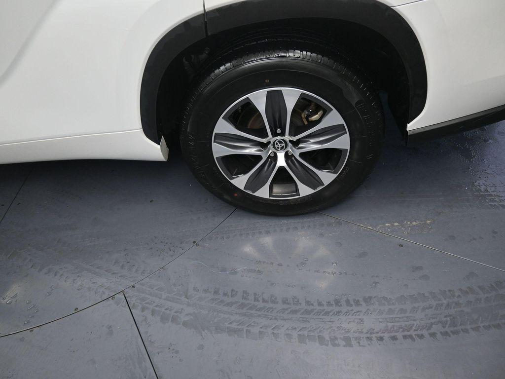 used 2023 Toyota Highlander car, priced at $32,722