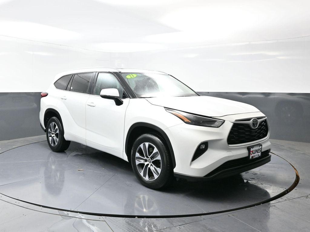used 2023 Toyota Highlander car, priced at $32,722