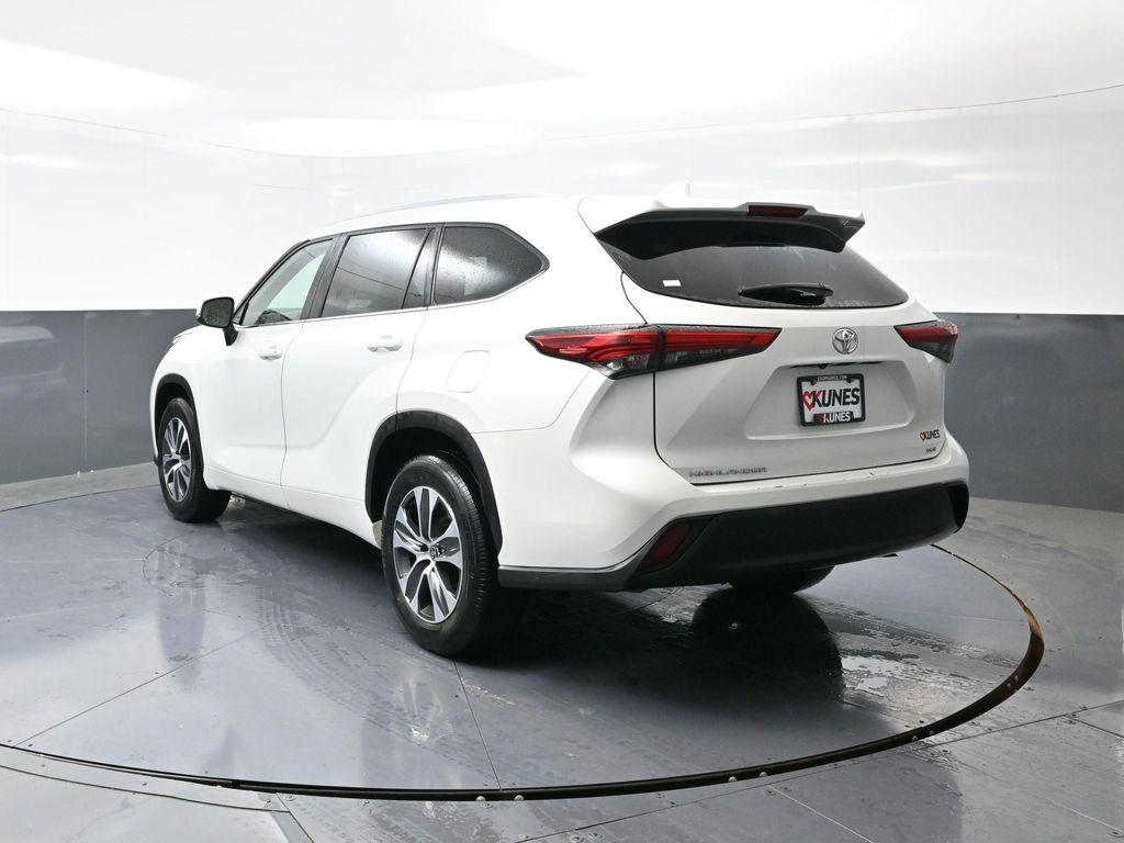 used 2023 Toyota Highlander car, priced at $32,722