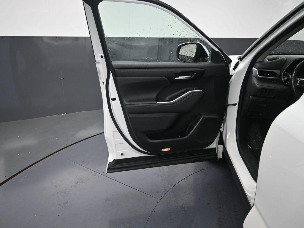 used 2023 Toyota Highlander car, priced at $32,722