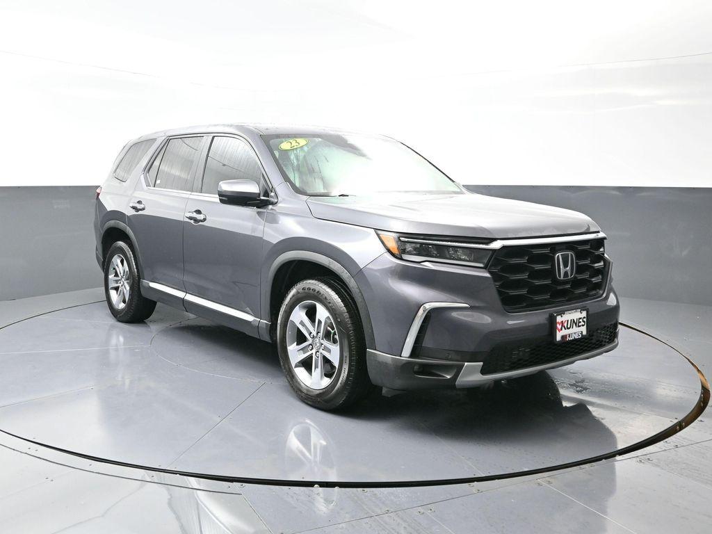 used 2018 Chevrolet Traverse car, priced at $14,243