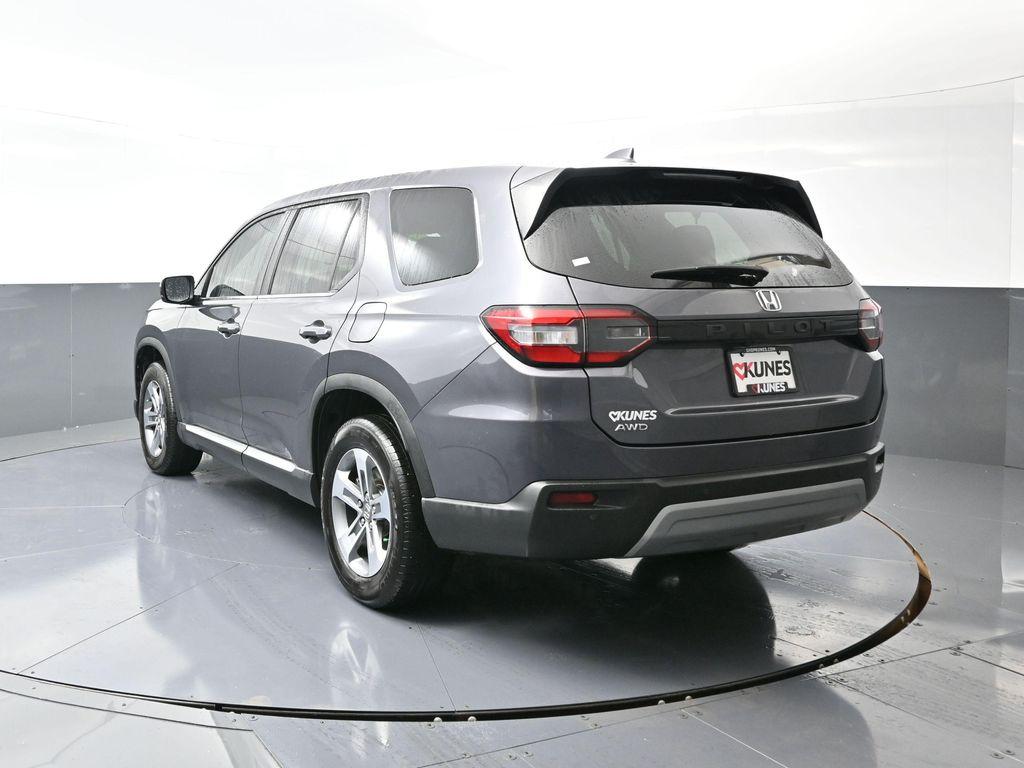 used 2018 Chevrolet Traverse car, priced at $14,243