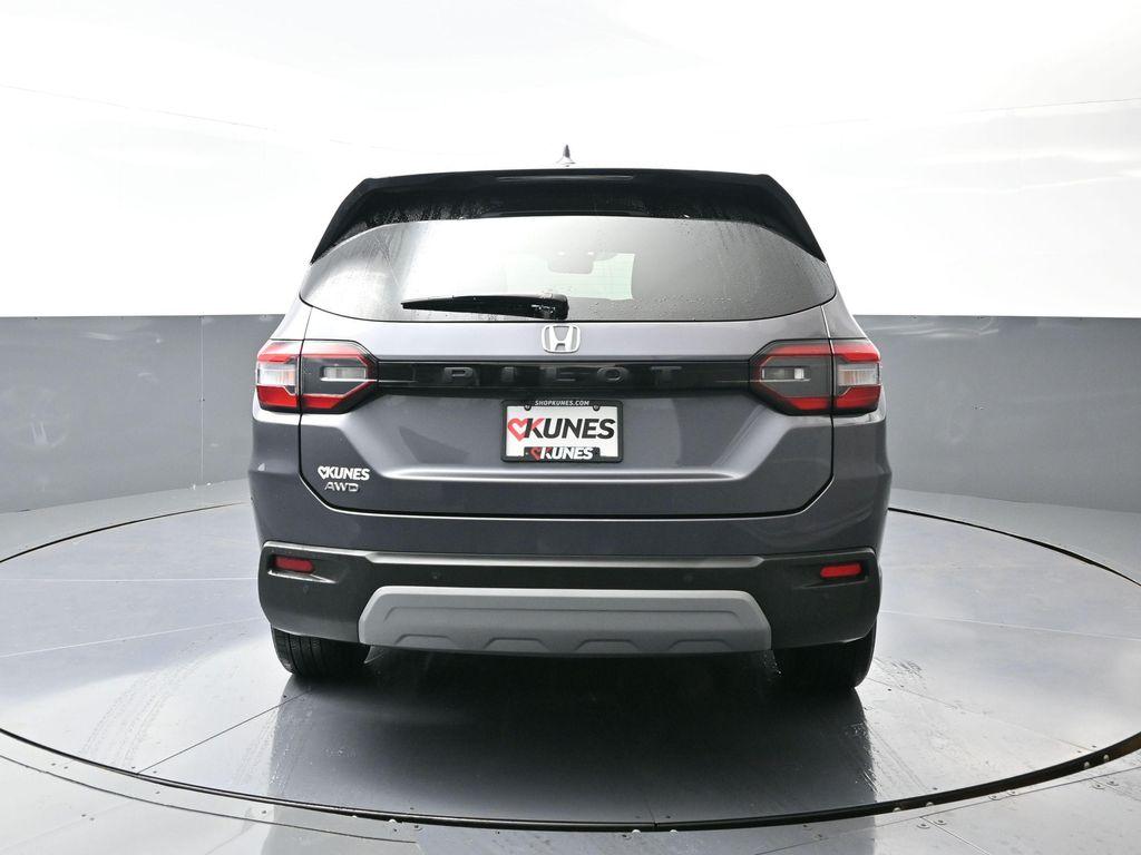 used 2018 Chevrolet Traverse car, priced at $14,243