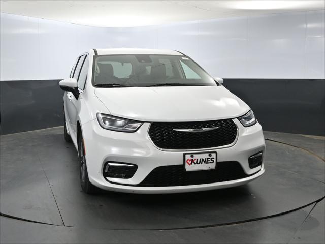 used 2023 Chrysler Pacifica Hybrid car, priced at $24,847