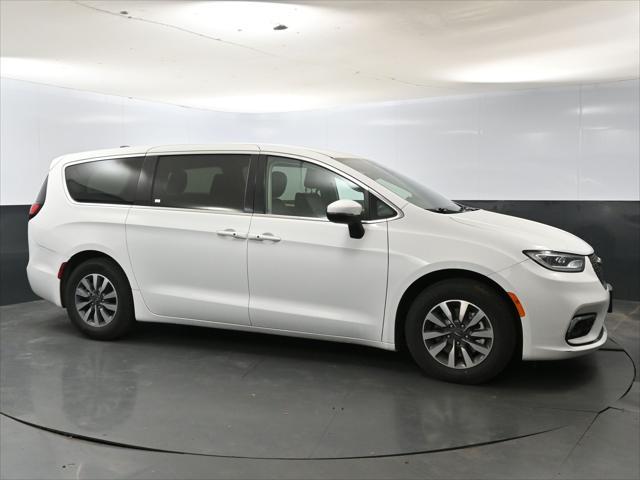 used 2023 Chrysler Pacifica Hybrid car, priced at $24,361
