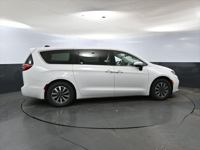 used 2023 Chrysler Pacifica Hybrid car, priced at $24,395