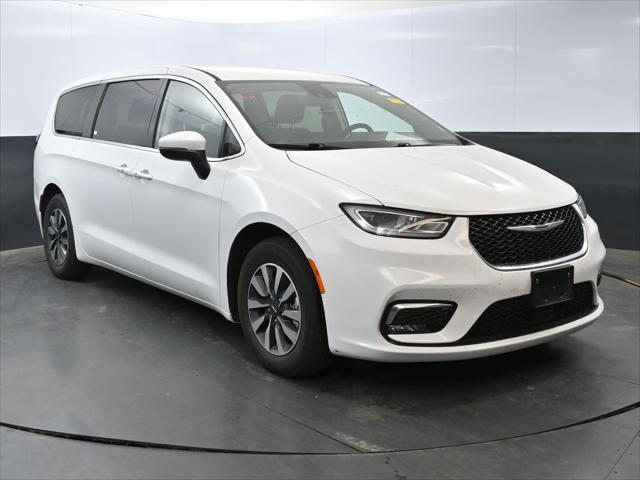 used 2023 Chrysler Pacifica Hybrid car, priced at $24,949