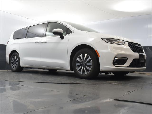 used 2023 Chrysler Pacifica Hybrid car, priced at $24,949