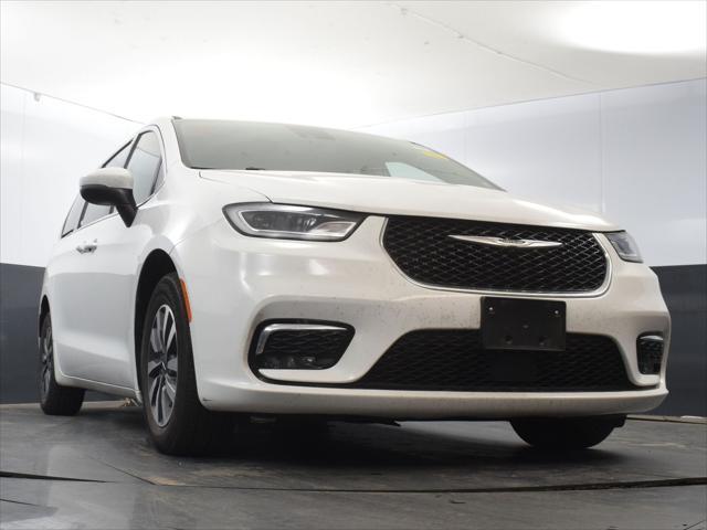 used 2023 Chrysler Pacifica Hybrid car, priced at $24,949