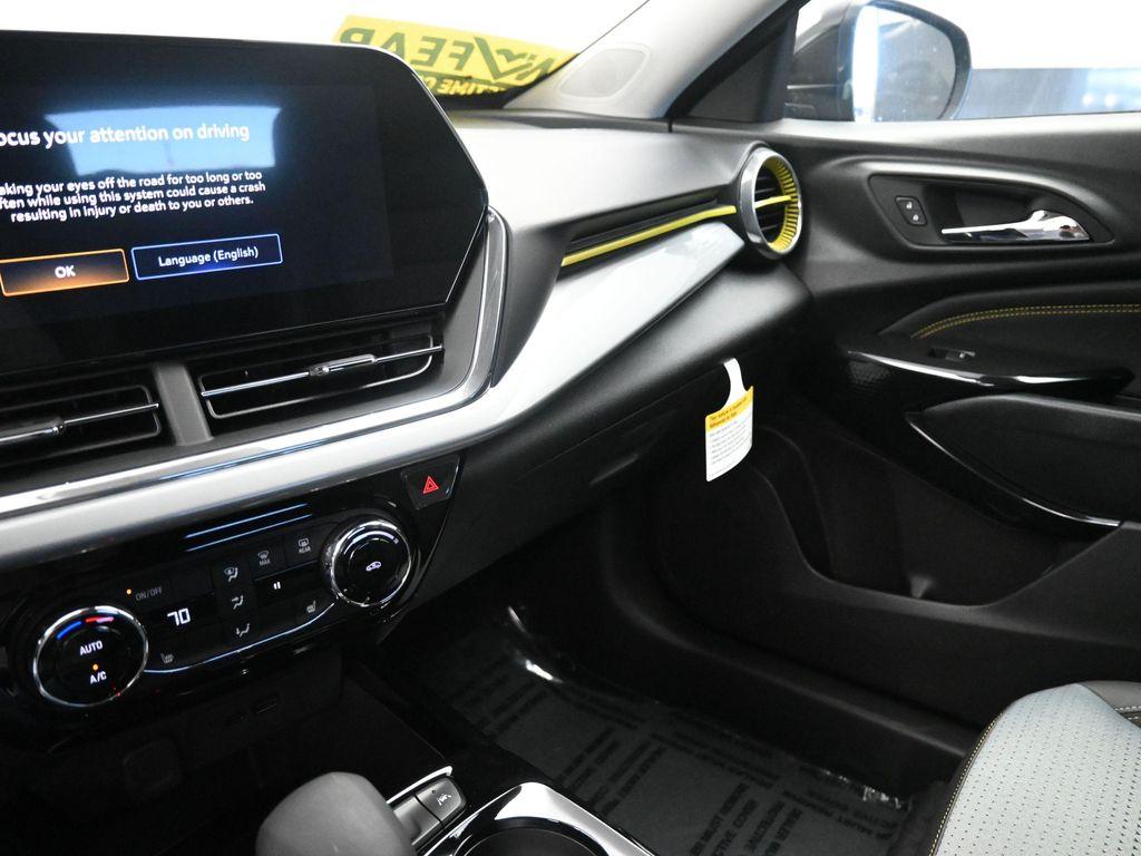 new 2025 Chevrolet Trax car, priced at $23,804