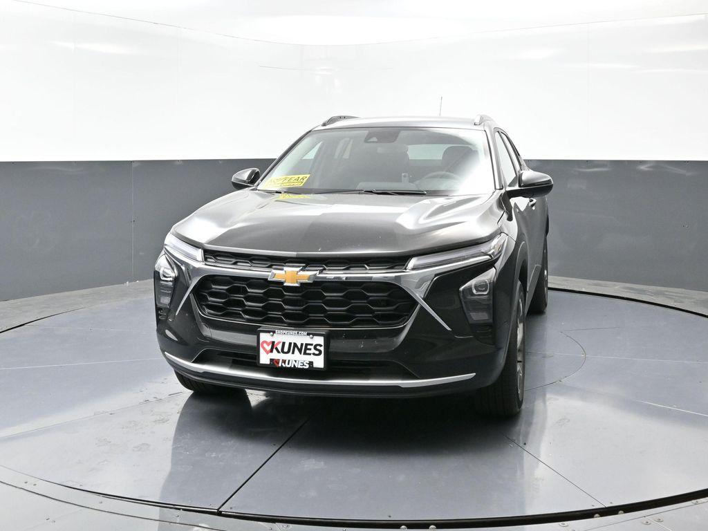 new 2025 Chevrolet Trax car, priced at $23,804
