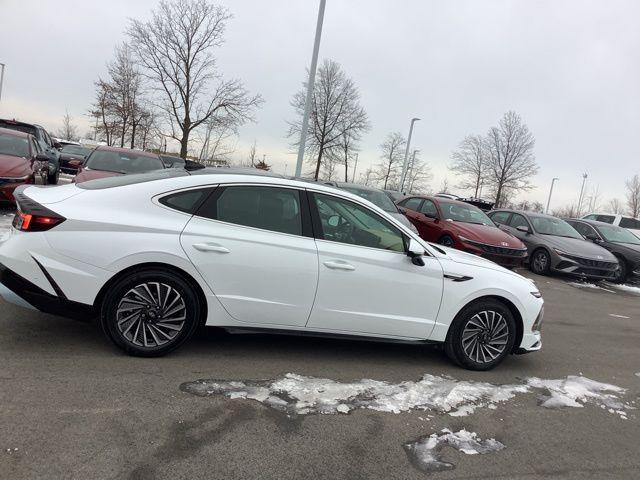 new 2025 Hyundai Sonata Hybrid car, priced at $39,630