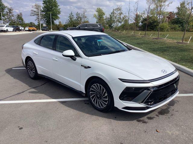 new 2025 Hyundai Sonata Hybrid car, priced at $33,180