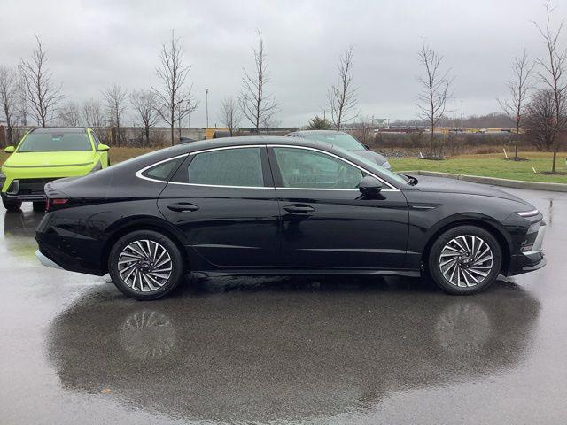 new 2025 Hyundai Sonata Hybrid car, priced at $39,160