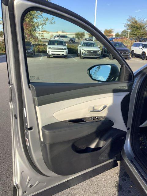 new 2026 Hyundai TUCSON Hybrid car, priced at $44,620