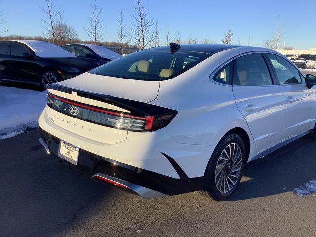 new 2025 Hyundai Sonata Hybrid car, priced at $39,655