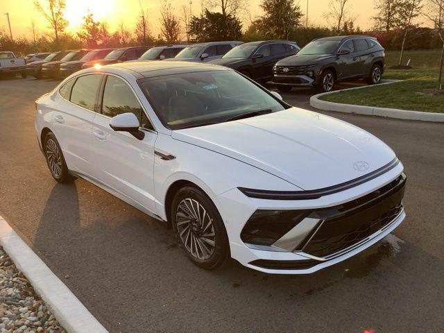 new 2025 Hyundai Sonata Hybrid car, priced at $39,605