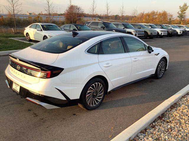 new 2025 Hyundai Sonata Hybrid car, priced at $39,605