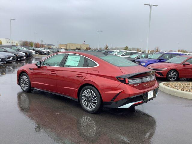 new 2025 Hyundai Sonata Hybrid car, priced at $39,605