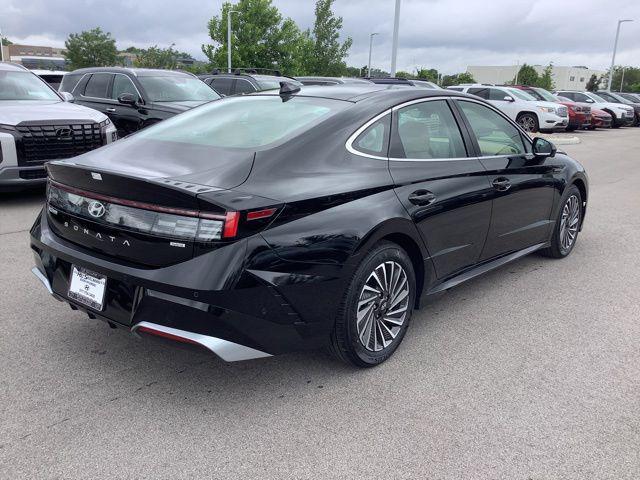 new 2025 Hyundai Sonata Hybrid car, priced at $39,525