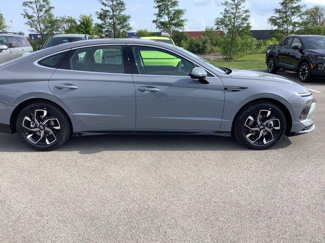 new 2025 Hyundai Sonata car, priced at $29,860