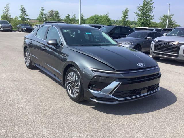 new 2025 Hyundai Sonata Hybrid car, priced at $33,248