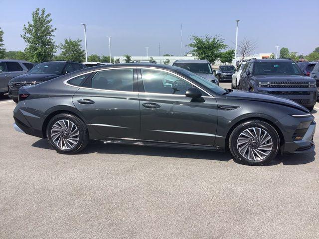 new 2025 Hyundai Sonata Hybrid car, priced at $33,248