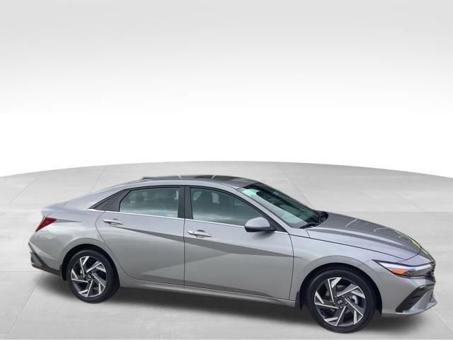 new 2024 Hyundai Elantra car, priced at $27,015