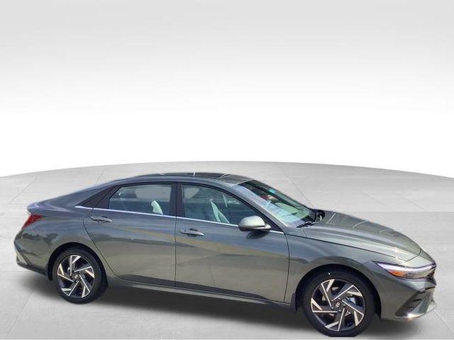 new 2024 Hyundai Elantra car, priced at $27,015