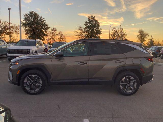 new 2026 Hyundai TUCSON Hybrid car, priced at $36,025