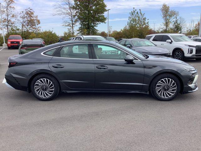 new 2025 Hyundai Sonata Hybrid car, priced at $39,260