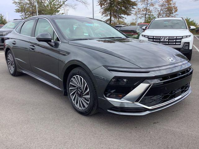 new 2025 Hyundai Sonata Hybrid car, priced at $39,260