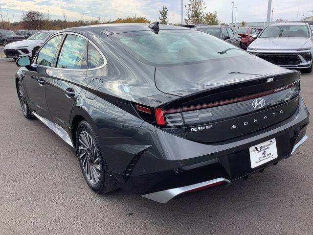 new 2025 Hyundai Sonata Hybrid car, priced at $39,260