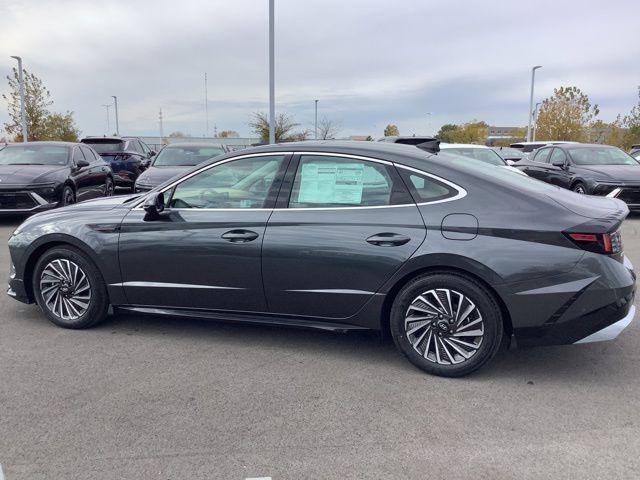 new 2025 Hyundai Sonata Hybrid car, priced at $39,260