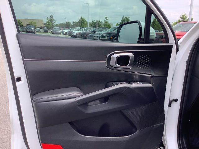 used 2023 Kia Sorento Hybrid car, priced at $30,988