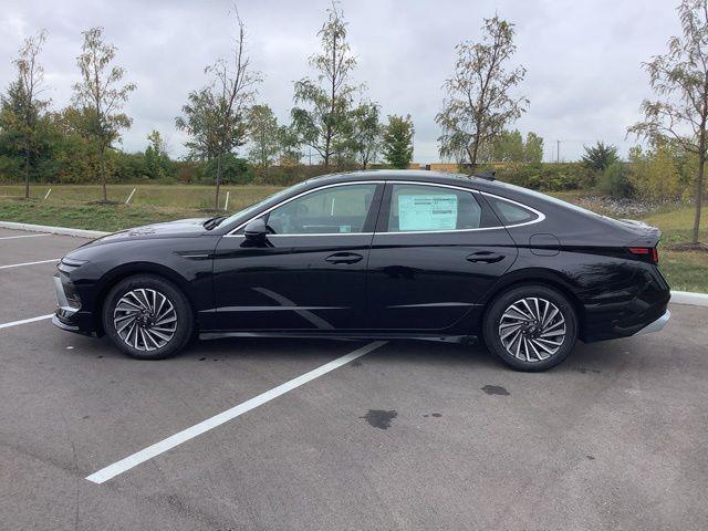 new 2025 Hyundai Sonata Hybrid car, priced at $32,685