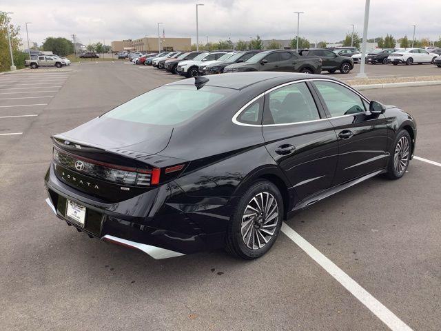 new 2025 Hyundai Sonata Hybrid car, priced at $32,685