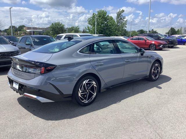 new 2025 Hyundai ELANTRA HEV car, priced at $27,200