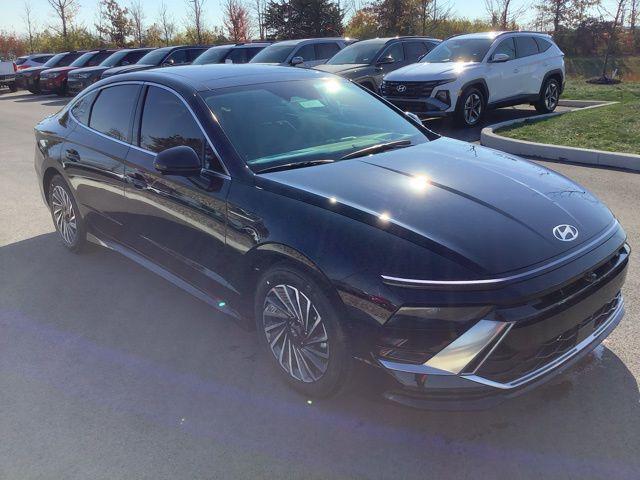 new 2025 Hyundai Sonata Hybrid car, priced at $39,150