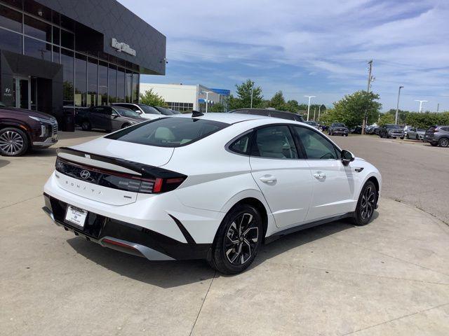 new 2024 Hyundai Sonata car, priced at $31,205