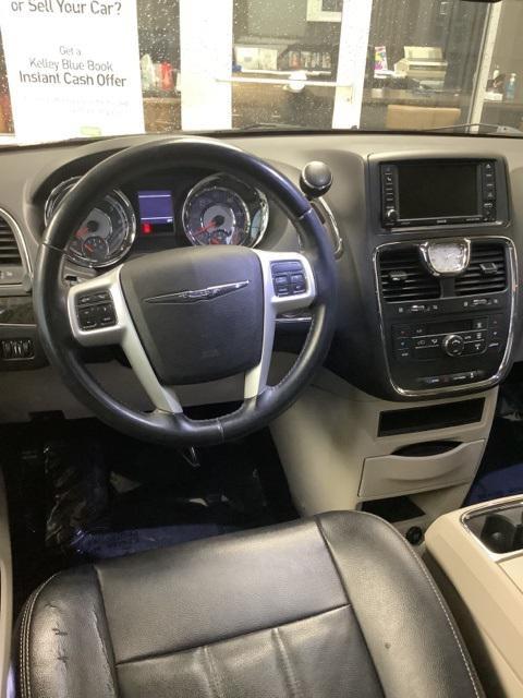 used 2014 Chrysler Town & Country car