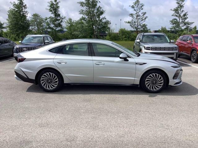 new 2025 Hyundai Sonata Hybrid car, priced at $33,040