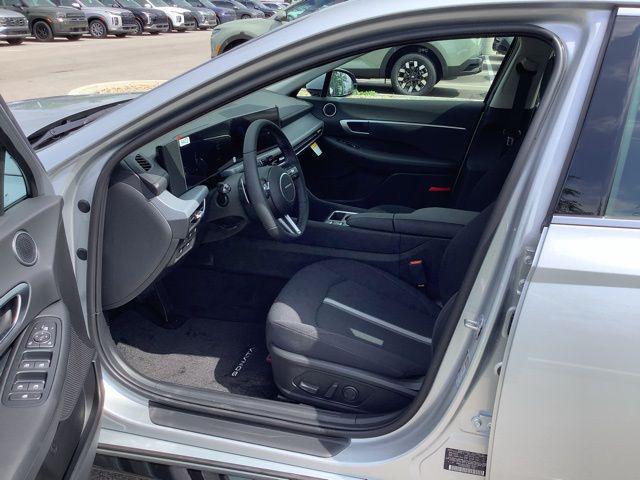 new 2025 Hyundai Sonata Hybrid car, priced at $33,040