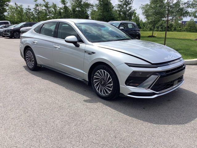 new 2025 Hyundai Sonata Hybrid car, priced at $33,040