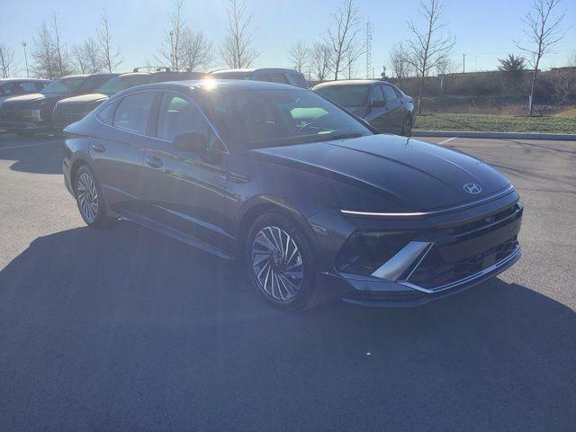 new 2025 Hyundai Sonata Hybrid car, priced at $39,160