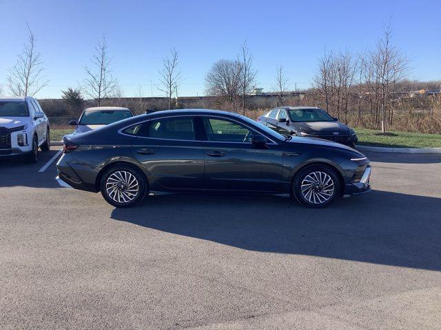 new 2025 Hyundai Sonata Hybrid car, priced at $39,160