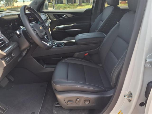 new 2025 Chevrolet Traverse car, priced at $50,130