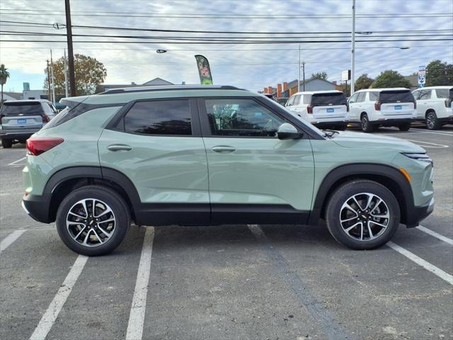 new 2025 Chevrolet TrailBlazer car, priced at $28,021