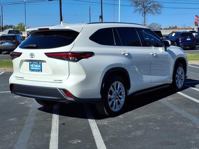 used 2020 Toyota Highlander car, priced at $33,250